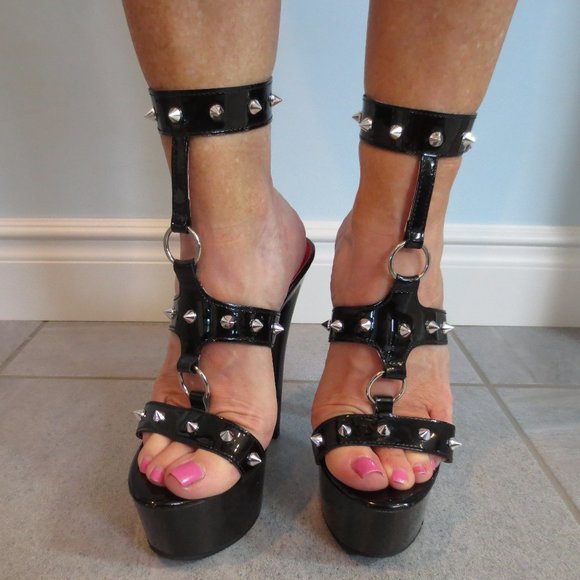 LAST CHANCE  NEW Black Ankle Cuff Studded Platform Heel Sandals - Picture 1 of 11